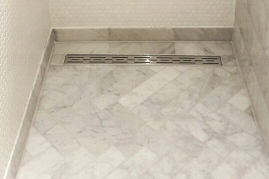marmertegels badkamer
