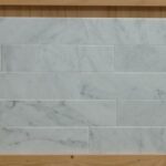 Vloer- en Wandtegel – Marmer Bianco Carrara – 30,5×7,3×1 cm – glanzend visgraat