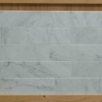 Vloer- en wandtegel – Marmer Bianco Carrara – 28×7×1 cm – visgraat glanzend