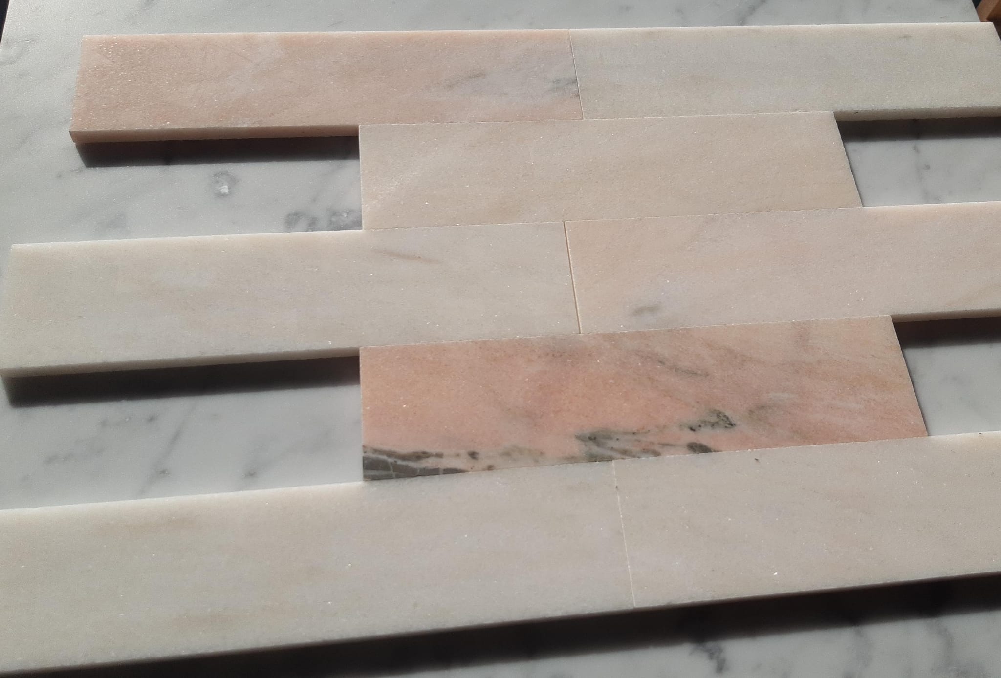 Vloertegel - Visgraat Marmer Rosé Aurora- 28×7×1 cm - rozé crème glanzend - Afbeelding 2